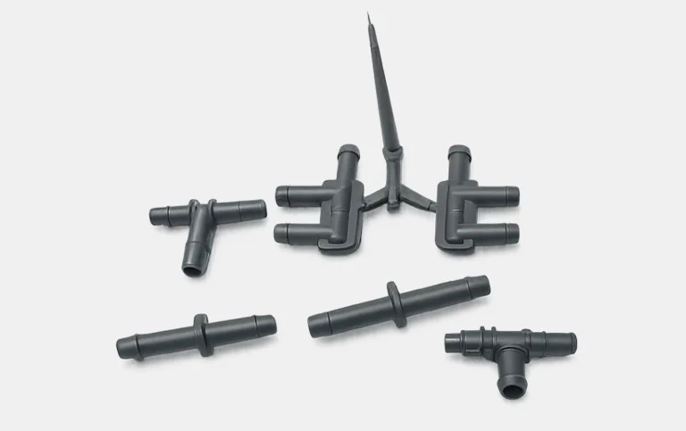 Black hose tees and straight connectors